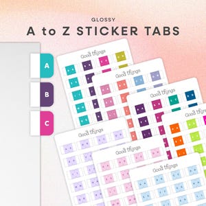Puede incluir: Pestañas adhesivas A a Z brillantes en varios colores, incluyendo turquesa, morado y rosa. Las pestañas están etiquetadas con letras y presentan el texto "Good things". La imagen también muestra pestañas individuales con letras.