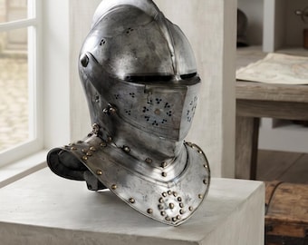 Mittelalterlicher Ritterhelm – Handgefertigter Stahlhelm mit Messingbeschlägen, historischer Ausstellungshelm, Kostüm und Dekoration für Renaissance-Feste