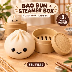 Op de afbeelding: Een beige bao bun-figuurtje met een zwart lachend gezicht en een bijpassende beige stoommand met een gevlochten deksel. De afbeelding bevat de tekst BAO BUN + STEAMER BOX, CUTE + FUNCTIONAL SET, 2 DESIGNS INCLUDED en STL FILES.