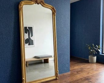 Espelho de madeira com ornamentos dourados, 208 x 80 cm