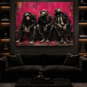 Puede incluir: Una impresi&oacute;n de arte mural rectangular que muestra a tres chimpanc&eacute;s vestidos con trajes oscuros y corbatas, sentados uno al lado del otro sobre un fondo magenta vibrante y texturizado. Los chimpanc&eacute;s est&aacute;n representados con gran realismo.