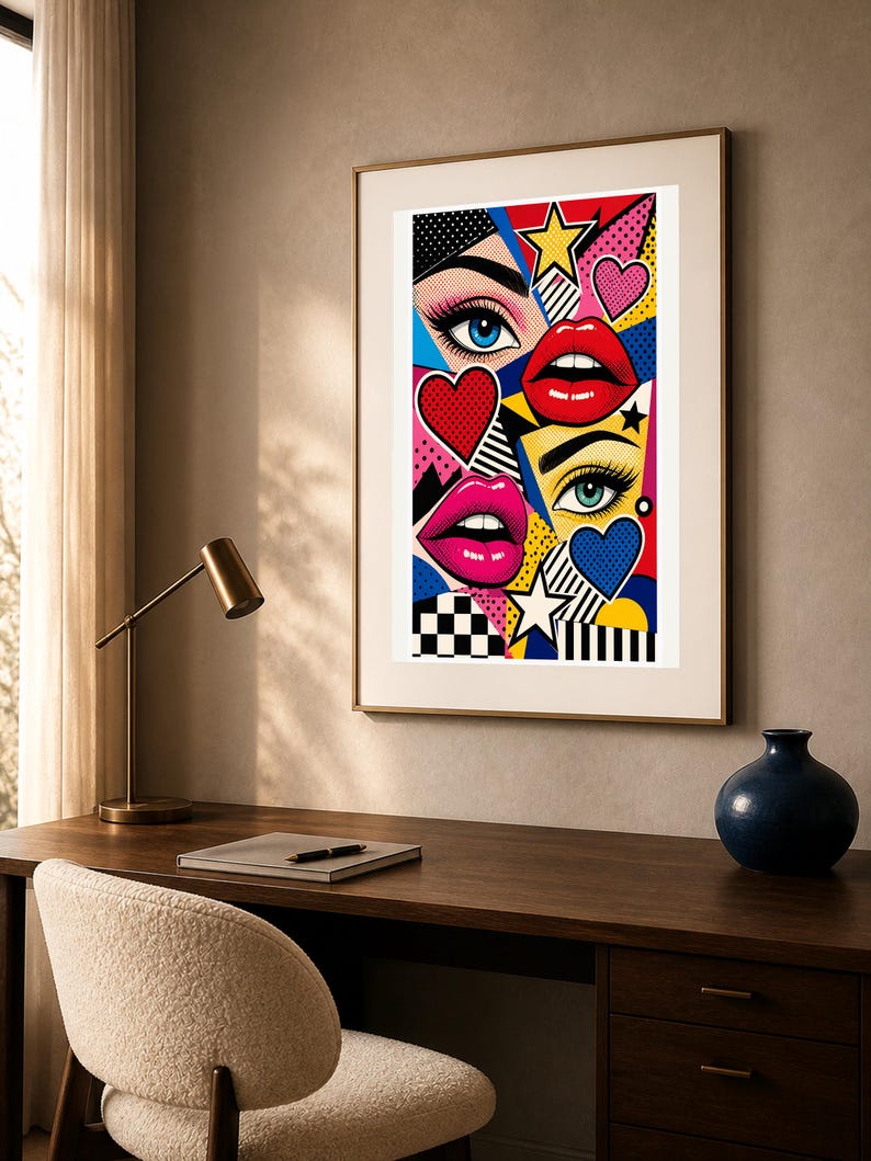 Peut inclure: Une impression d'art pop encadr&eacute;e pr&eacute;sentant un collage vibrant d'yeux stylis&eacute;s, de l&egrave;vres rouges et roses, de c&oelig;urs et d'&eacute;toiles. La composition utilise des couleurs primaires vives, des contours noirs et des points Ben-Day sur fond blanc.