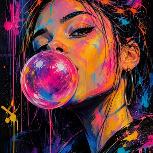 Puede incluir: Una vibrante pintura digital de una persona con cabello oscuro recogido en un mo&ntilde;o, usando grandes aros dorados, soplando una burbuja de chicle rosa brillante. La obra presenta un fondo negro con salpicaduras de pintura ne&oacute;n rosa, azul y amarilla.