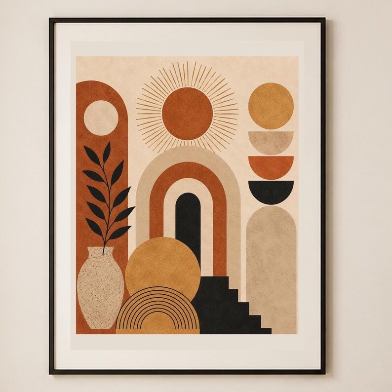 K&ouml;nnte beinhalten: Ein gerahmter Wandkunstdruck mit einem Sonnenstrahlenmotiv, konzentrischen B&ouml;gen, einer gesprenkelten Vase mit einer Blattpflanze und geometrischen Formen in Terrakotta, Beige, Schwarz und Senfgelb auf einem hellen, cremefarbenen Hintergrund.