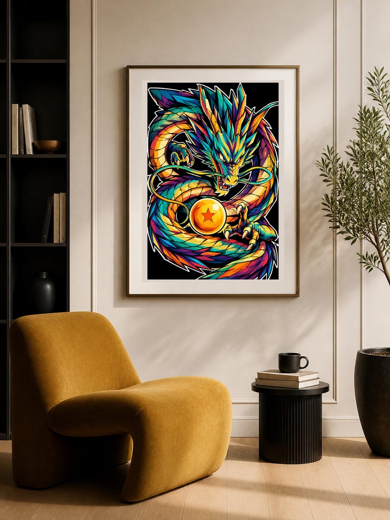 K&ouml;nnte beinhalten: Ein gerahmter Kunstdruck, der einen farbenfrohen Drachen mit Schuppen in Blau-, Lila-, Orange- und Gelbt&ouml;nen zeigt. Der Drache ist um eine leuchtend orangefarbene Kugel gewickelt, die mit einem einzelnen roten Stern markiert ist, auf schwarzem Grund.