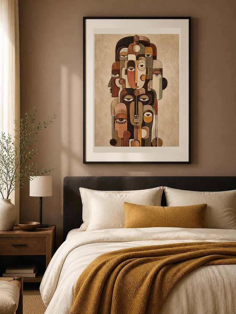 Pu&ograve; includere: Una stampa d'arte da parete incorniciata che presenta una composizione verticale di molteplici volti umani stilizzati e sovrapposti in tonalit&agrave; marrone, beige, crema e nero. L'opera mostra vari tratti del viso, inclusi occhi, nasi e labbra, disposti in un motivo astratto e stratificato su uno sfondo strutturato dai toniurato dai toni neutri.