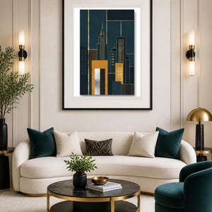 Puede incluir: Una l&aacute;mina de arte enmarcada que muestra un horizonte urbano estilizado en tonos azul oscuro, dorado y plateado. La obra presenta siluetas geom&eacute;tricas de edificios con l&iacute;neas verticales y ventanas iluminadas, presentada en un marco negro con paspart&uacute;.