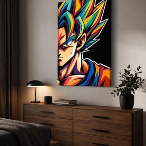 Op de afbeelding: Een rechthoekige wandkunstprint met een gestileerd, levendig portret van een personage met stekelig haar in blauwe, gele en oranje tinten. Het personage heeft een serieuze uitdrukking tegen een effen zwarte achtergrond met gedurfde lijnen.