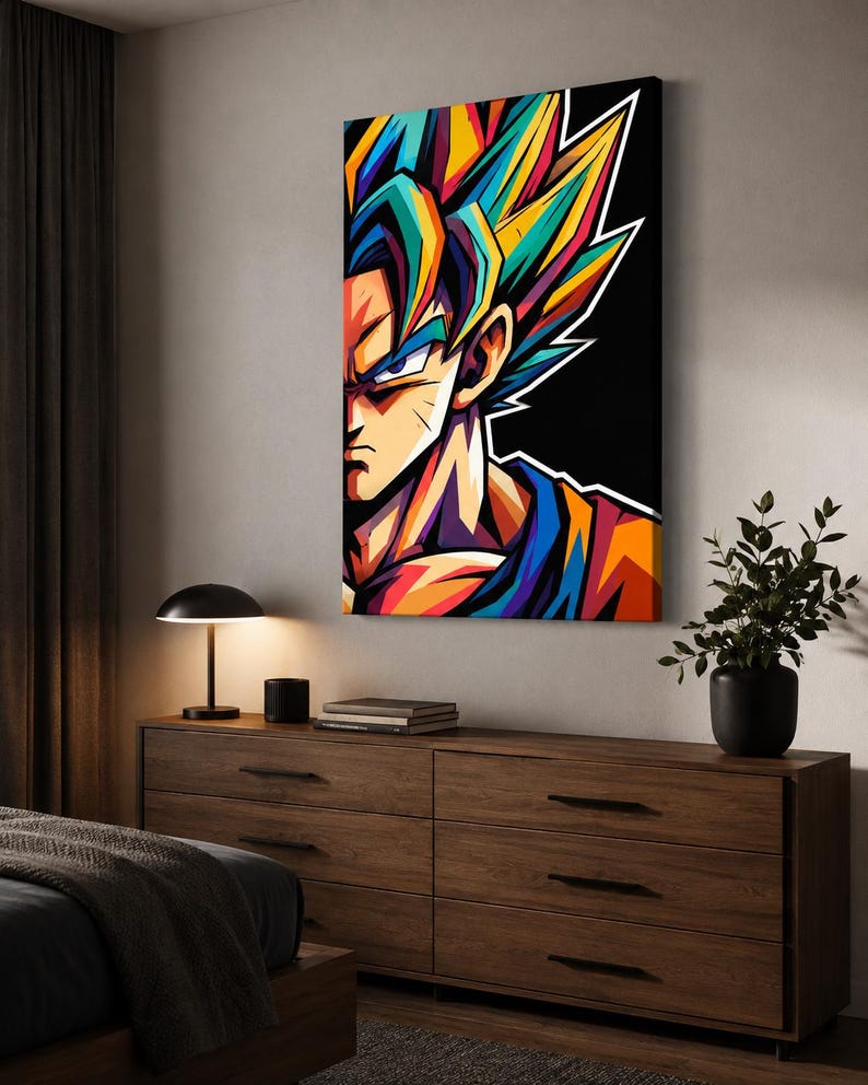 Op de afbeelding: Een rechthoekige wandkunstprint met een gestileerd, levendig portret van een personage met stekelig haar in blauwe, gele en oranje tinten. Het personage heeft een serieuze uitdrukking tegen een effen zwarte achtergrond met gedurfde lijnen.