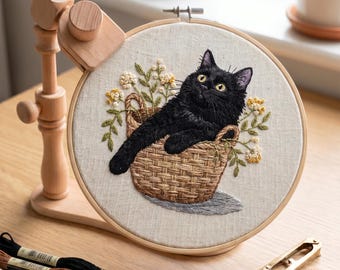 Broderikit med svart katt i rotting | Enkelt kattpyssel för nybörjare