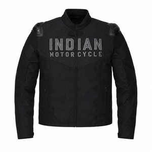 Op de afbeelding: Een zwarte motorjas met een hoge kraag, een ritssluiting over de gehele lengte aan de voorzijde en schouderpanelen met textuur. Op de borst staat de tekst INDIAN MOTORCYCLE in grijze letters. Het kledingstuk heeft lange mouwen en twee zakken.