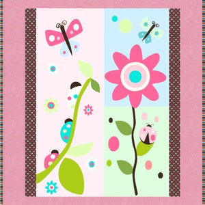 Puede incluir: Un diseño floral rosa y verde con mariquitas, mariposas y lunares. El diseño está sobre un fondo rosa con un borde de lunares marrones.