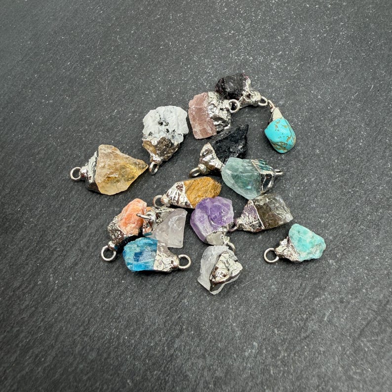 Ciondolo in pietra preziosa grezza naturale - Materiali per la creazione di gioielli in argento, ciondolo fai da te per collane e bracciali 15 Pieces Mixed
