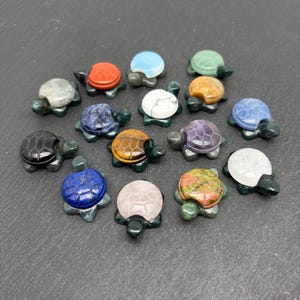 Schildpadbeeldje van natuursteen - Schildpadkristal, Reiki-cadeau, mosagaat met andere edelstenen (30 mm)