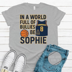 Caitlin Clark| Sophie Cunningham| Op Indiana Fever geïnspireerd png-bestand: In a World Full of Bullies be a Sophie PNG-bestand voor t-shirts
