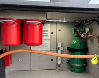 Holder for gas cylinder lid