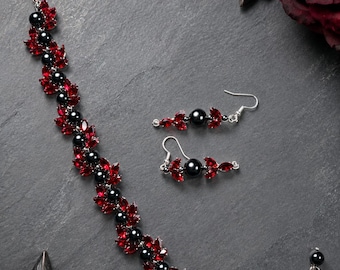 Conjunto de pulsera y pendientes góticos carmesí y negros