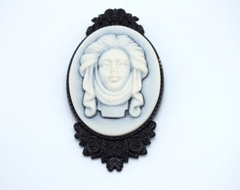 Madame Leota Victorian Cameo Brooch Pin Jewelry Tombstone Bust Haunted Mansion Resin Handmade For Halloween Costume