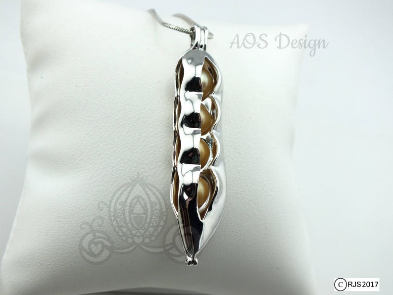 Pearl Cage Mother Pea Pod
