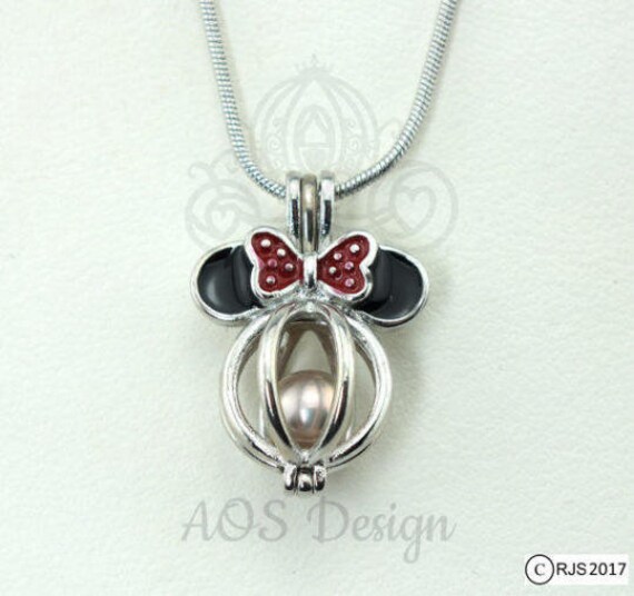 Minnie mouse shop pearl necklace