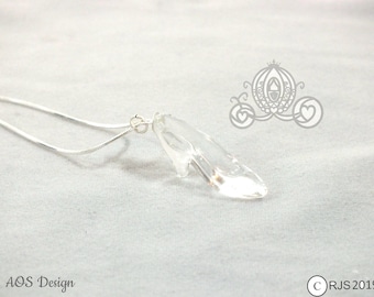 Enchanted Crystal Slipper Necklace: A Sparkly Fairy Tale G1