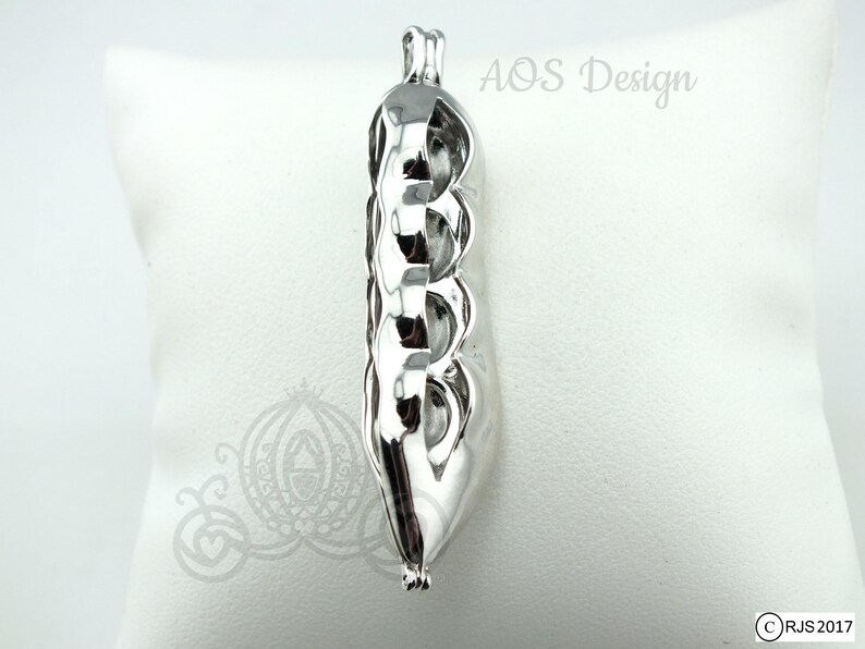 Pearl Cage Mother Pea Pod
