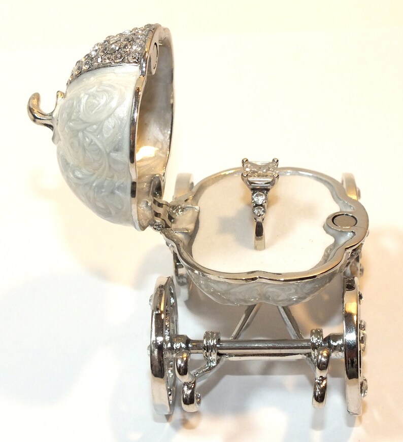 carriage ring box