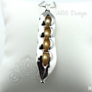 Pearl Cage Mother Pea Pod