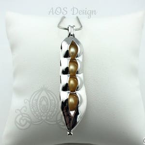 Pearl Cage Mother Pea Pod