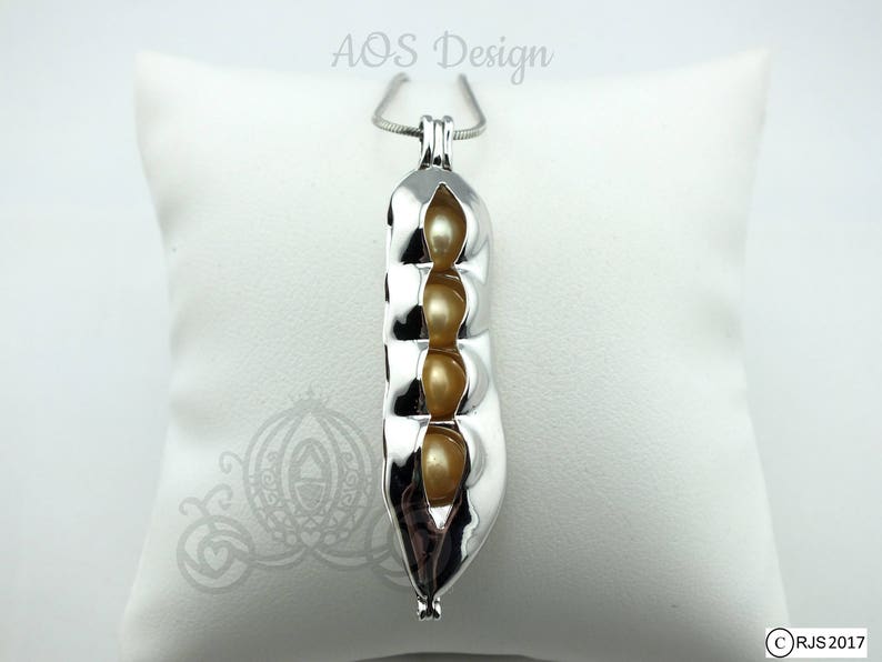 Pearl Cage Mother Pea Pod
