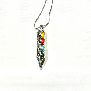 Pearl Cage Mother Pea Pod