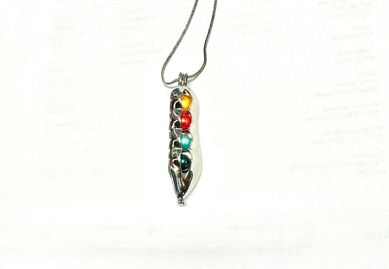 Pearl Cage Mother Pea Pod