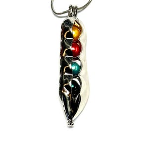 Pearl Cage Mother Pea Pod
