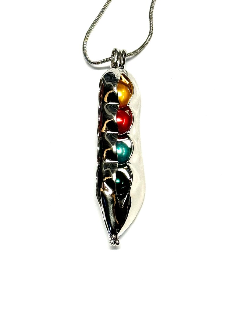 Pearl Cage Mother Pea Pod