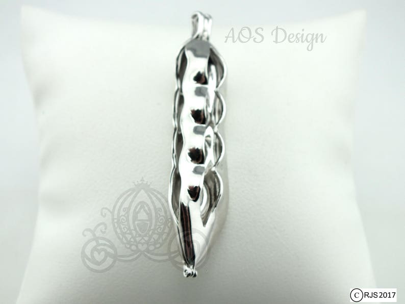 Pearl Cage Mother Pea Pod