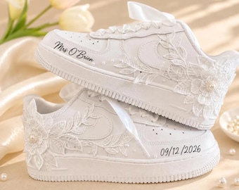 Luxe, op maat gemaakte bruidssneakers met bloemenprint, gepersonaliseerde bruidssneakers, trouwschoenen, cadeau voor bruid en bruidsmeisjes, handgemaakte comfortabele sneakers met bloemenprint