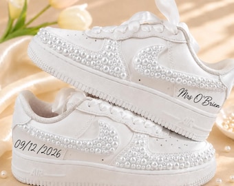 Sneakers da sposa di lusso personalizzate con perle, scarpe da sposa personalizzate, regalo per la sposa e le damigelle, sneakers comode con perle fatte a mano