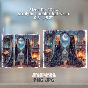 Puede incluir: Un diseño digital para un vaso recto de 20 oz que mide 23,6 cm por 20,8 cm. La ilustración muestra a dos figuras con vestidos largos oscuros frente a una gran ventana arqueada con una luna creciente, una chimenea y estanterías.
