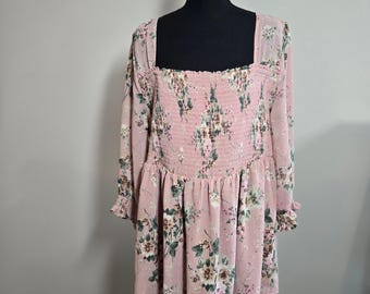 Blusa Torrid con estampado floral y fruncido, talla 1, nueva con etiquetas.