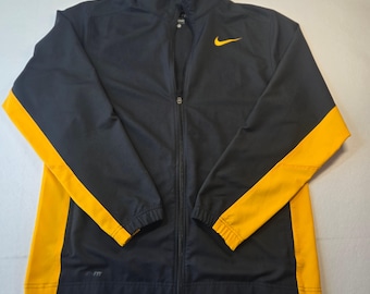 Chaqueta Nike Dri-FIT con cremallera completa, color negro/amarillo, talla grande.