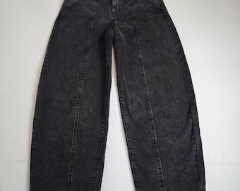 Jean baril en denim noir Future Collective taille 6