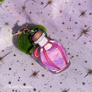 Lila Trank Flasche Schlüsselanhänger mit Glitter - Charmanter 2,5 ”Schlüsselanhänger mit Goldverschluss und Glitter Epoxy Finish