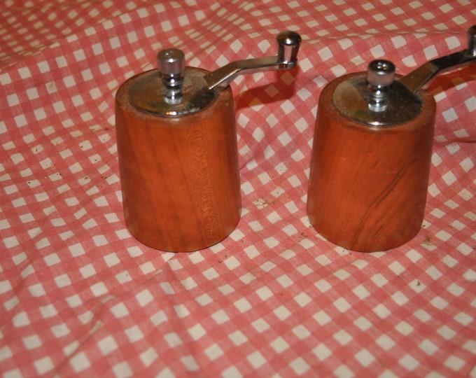 Salt/pepper grinders ,Cherry, 3 inch,