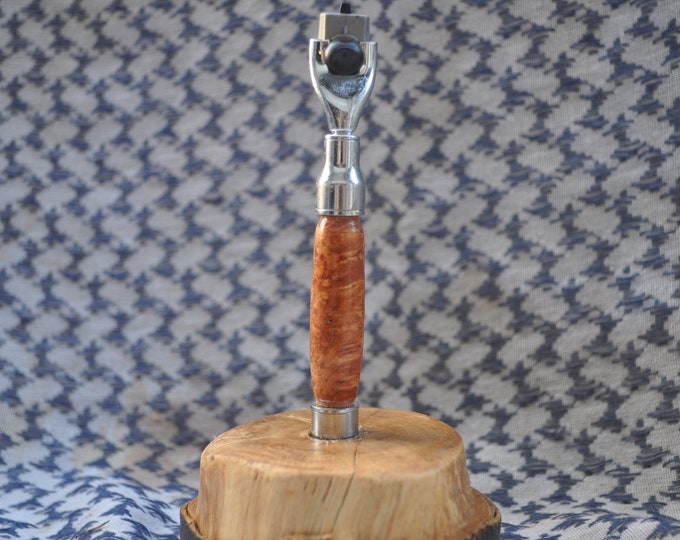 March3 Razor with maple Burl handle and Stand