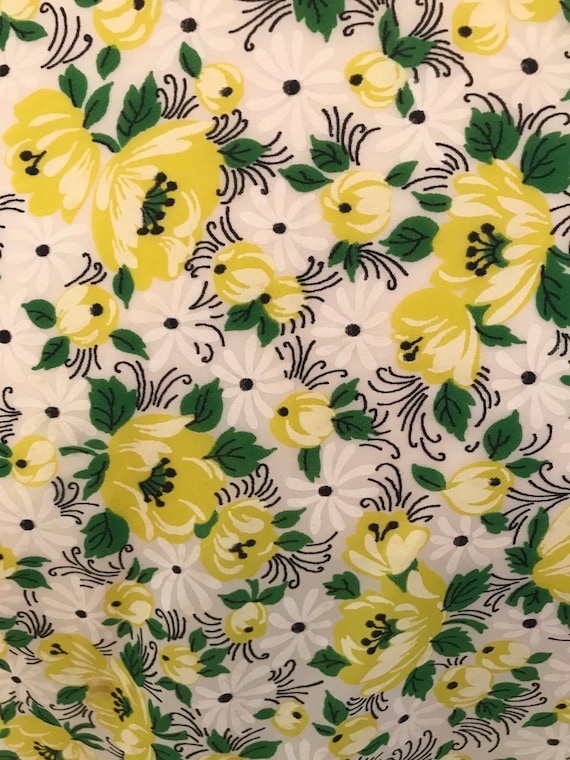 Late 1940s early 1950s yellow floral dressing gown
