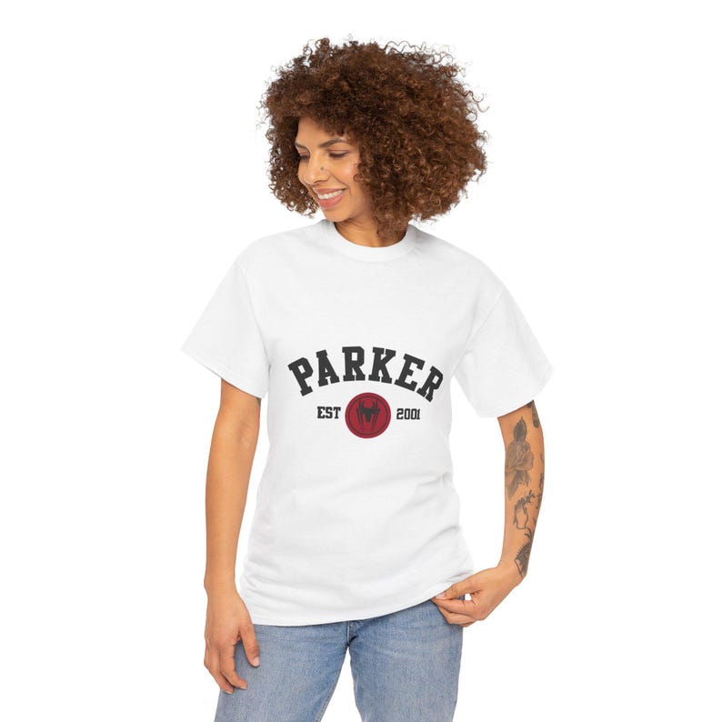 Camiseta con logo de Spider-Man / Camiseta gráfica de Marvel, diseño de Parker EST 2001 imagen 6