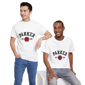 Camiseta con logo de Spider-Man / Camiseta gráfica de Marvel, diseño de Parker EST 2001 imagen 4