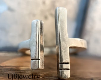 Anello Art D&eacute;co In Vetro Nero Jet Taglia J - Strisce Asimmetriche Su Argento Sterling - Anello Delicato Misura 5 - Gioielli Ossidati Vintage Anni '80 - Italia