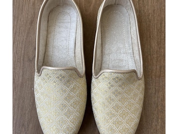 Ivory Gold Groom Loafers | Ethnic Wedding Men Mojari, Traditional Indian Sherwani Shoes, Banarasi Brocade Jutti, Pakistani Party Footwear.