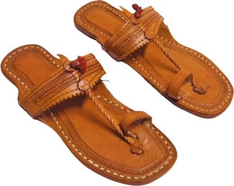 Handgemaakte Kolhapuri leren sandalen voor dames, Indiase leren platte schoenen, bruine gevlochten instapschoenen, boho zomer strand bruidsslippers, cadeau voor haar.